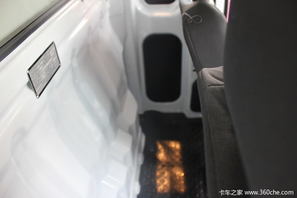 2014款 东风小康 K01H 1.21L 87马力 柴油 排半厢式微卡驾驶室图（17/18）