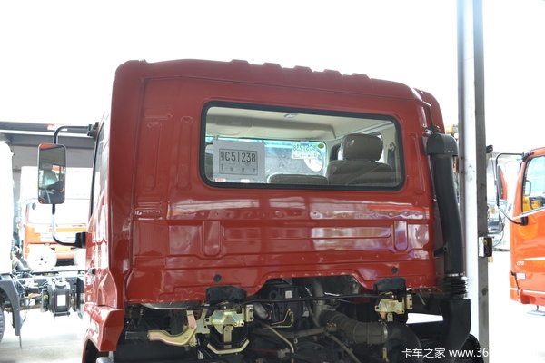 东风 天锦中卡 140马力 4X2 载货车(底盘)(DFL1080B7)外观图（32/36）