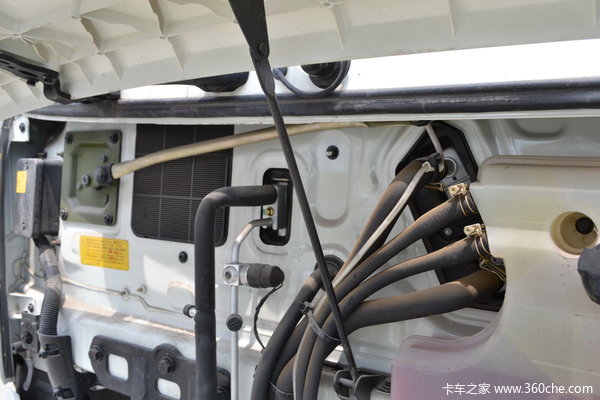 东风 天锦中卡 160马力 4X2 厢式载货车(路演车)(DFL5120XXYB2)外观图（20/34）