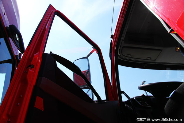 解放 J6P重卡 350马力 6X4 LNG自卸车(CA3250P66L2T1E24M5)驾驶室图
