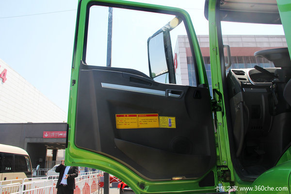 陕汽 德龙新M3000重卡 336马力 6X4 双燃料自卸车(渣土车)(SX3256MR384H)驾驶室图（2/64）
