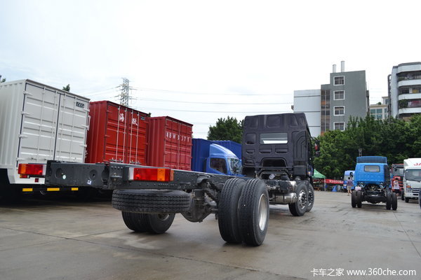 东风柳汽 霸龙507重卡 240马力 6X2 排半载货车(底盘)(LZ5250XXYM5CA)外观图（5/22）