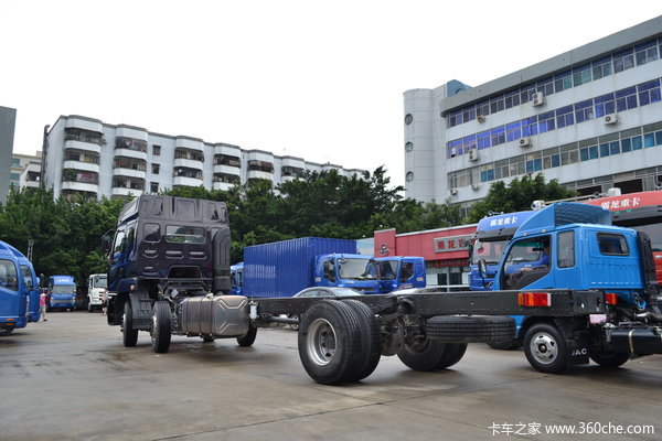 东风柳汽 霸龙507重卡 240马力 6X2 排半载货车(底盘)(LZ5250XXYM5CA)外观图（3/22）