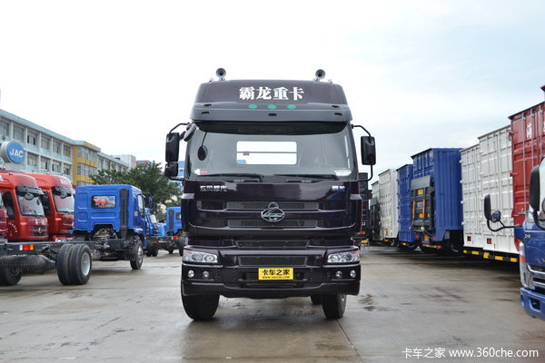 东风柳汽 霸龙507重卡 240马力 6X2 排半载货车(底盘)(LZ5250XXYM5CA)外观图