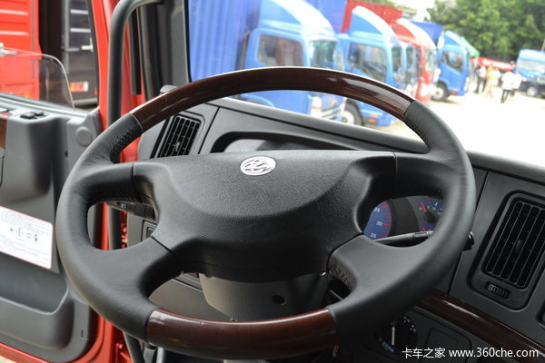 东风柳汽 霸龙重卡 280马力 8X4 排半载货车(LZ1311QELA)驾驶室图（17/52）