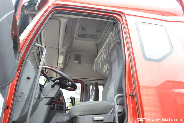 东风柳汽 霸龙重卡 280马力 8X4 排半载货车(LZ1311QELA)驾驶室图（8/52）