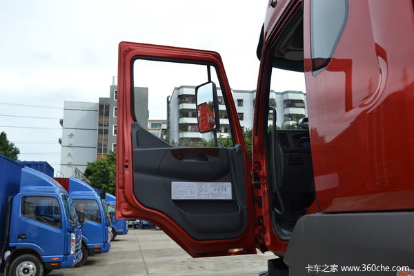 东风柳汽 霸龙重卡 280马力 8X4 排半载货车(LZ1311QELA)驾驶室图