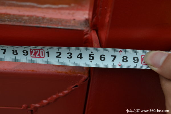 东风柳汽 霸龙重卡 280马力 8X4 排半载货车(LZ1311QELA)上装图（5/24）