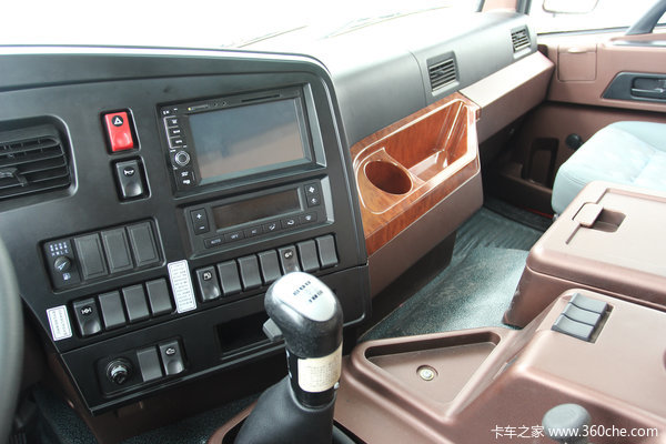 重汽王牌 W5G 340马力 8X4 载货车(底盘)(CDW1310A1T4)驾驶室图（6/17）
