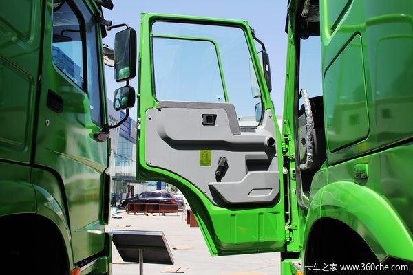 中国重汽 HOWO重卡 340马力 6X4 自卸车(U型斗新型渣土车)(ZZ3257N3847D1)驾驶室图（51/93）