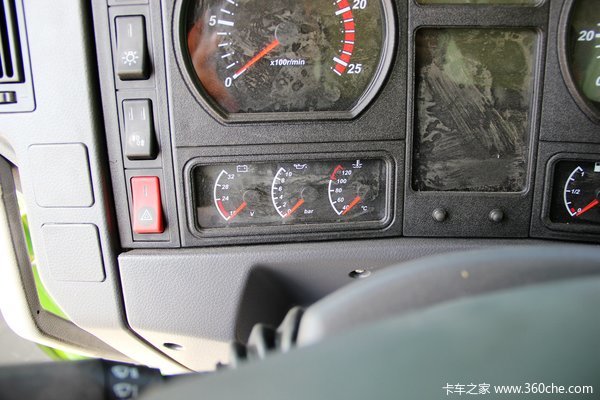 陕汽 德龙F3000重卡 336马力 6X4 自卸车(U型斗新型渣土车)(SX3256DR3841)驾驶室图（22/58）