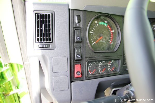 陕汽 德龙F3000重卡 336马力 6X4 自卸车(U型斗新型渣土车)(SX3256DR3841)驾驶室图（18/58）