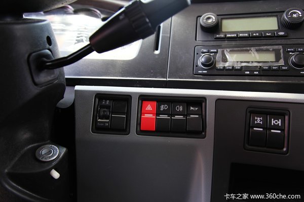 青岛解放 天V重卡 336马力 6X4 自卸车(CA3251P2K2L3T1E4A80-2)驾驶室图（75/85）