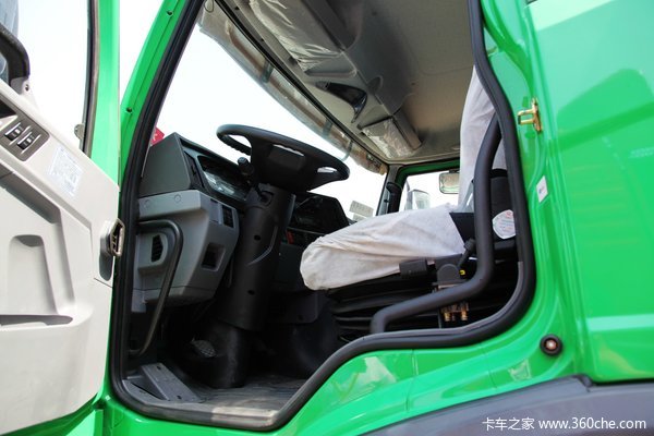 青岛解放 天V重卡 336马力 6X4 自卸车(CA3251P2K2L3T1E4A80-2)驾驶室图（62/85）
