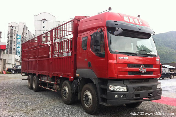 东风柳汽 霸龙重卡 290马力 8X4 排半载货车(LZ5244CSPEL)外观图（9/13）