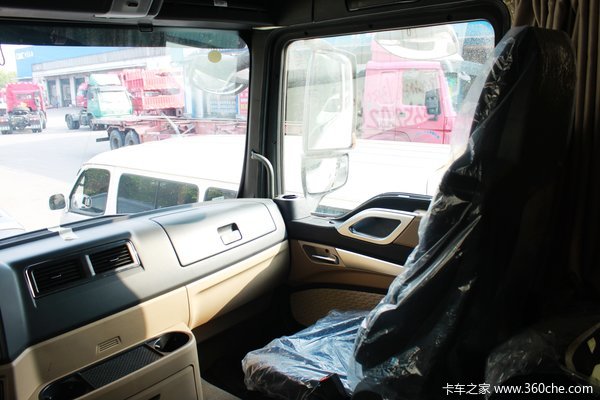 中国重汽 HOWO T5G系列 240马力 6x2载货车（底盘）驾驶室图（16/59）