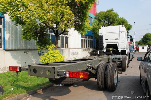 中国重汽 HOWO T5G系列 240马力 6x2载货车（底盘）底盘图（13/48）