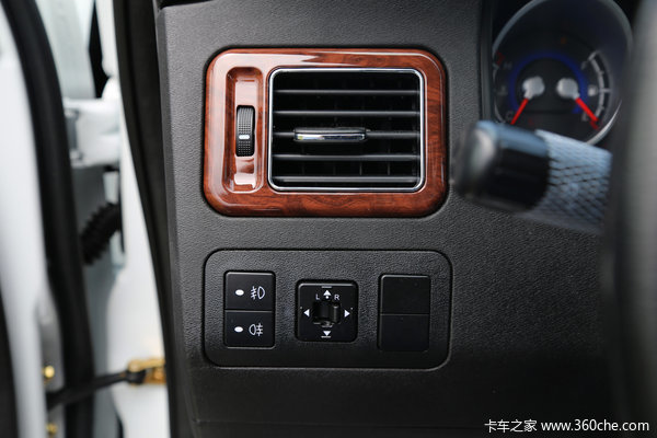 江铃 骐铃 2.2L汽油 标厢双排皮卡驾驶室图（9/14）