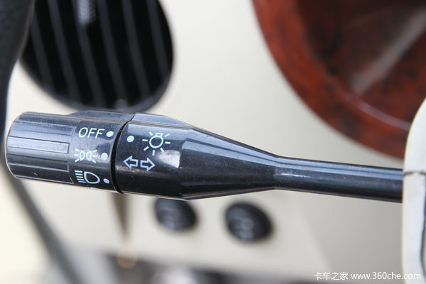 黑豹 1036系列 1.2L 85马力 汽油 单排栏板微卡驾驶室图（4/11）