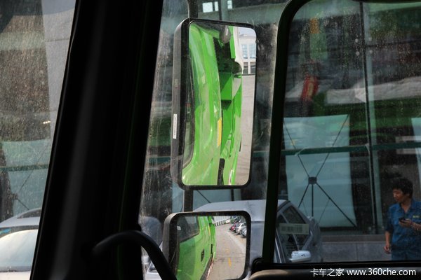 中国重汽 HOWO重卡 340马力 6X4 自卸车(U型斗新型渣土车)(ZZ3257N3847D1)驾驶室图（44/93）