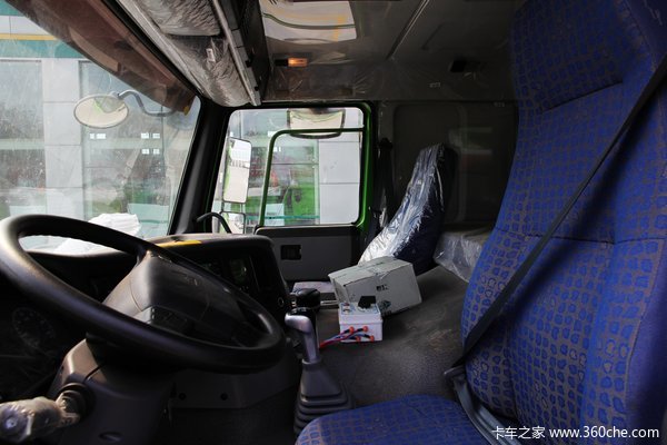 中国重汽 HOWO重卡 340马力 6X4 自卸车(U型斗新型渣土车)(ZZ3257N3847D1)驾驶室图（5/93）