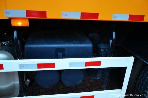 联合卡车U340 340马力 6X4 LNG自卸车(SQR3251D6T4-2)底盘图（11/32）