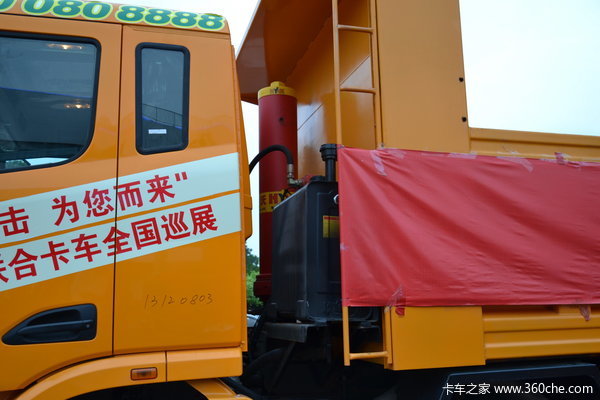 联合卡车U380 380马力 8X4 LNG自卸车(SQR3312N6T6)外观图（29/33）