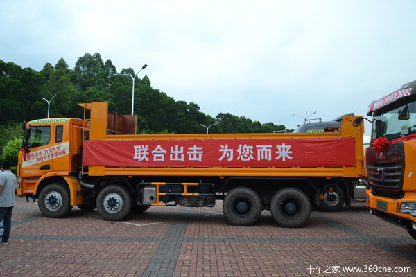 联合卡车U380 380马力 8X4 LNG自卸车(SQR3312N6T6)外观图（4/33）