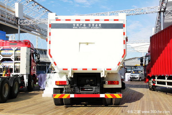 2014款解放 J6P重卡 350马力 6X4 自卸车(CA3250P66K2L1T1AE4)外观图（4/34）