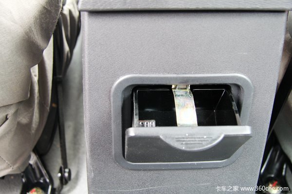 江铃 骐铃 2.8L柴油 长厢双排皮卡驾驶室图（67/72）