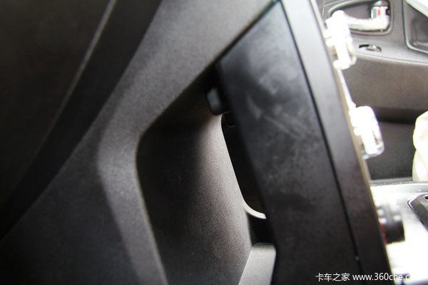 江铃 骐铃 2.8L柴油 长厢双排皮卡驾驶室图（62/72）