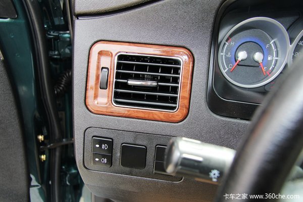 江铃 骐铃 2.8L柴油 长厢双排皮卡驾驶室图（32/72）