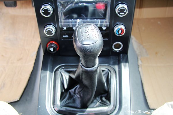 江铃 骐铃 2.8L柴油 长厢双排皮卡驾驶室图（28/72）