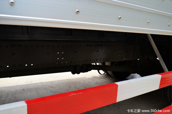 中国重汽 HOWO T5G重卡 240马力 6X2 厢式载货车(ZZ1257K56CGD1)底盘图（17/35）