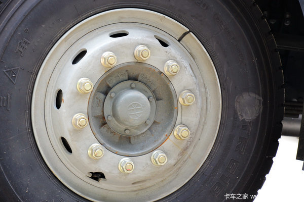 中国重汽 HOWO T5G重卡 240马力 6X2 厢式载货车(ZZ1257K56CGD1)底盘图（6/35）