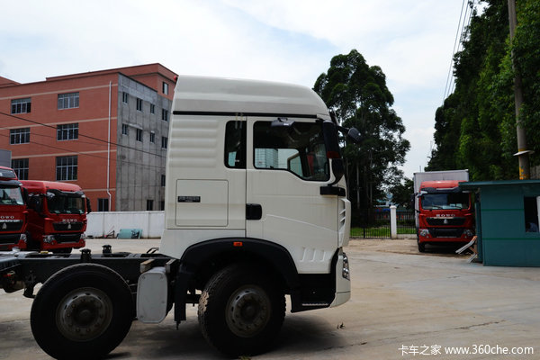 中国重汽 HOWO T5G重卡 280马力 8X4 载货车底盘(ZZ1317M466GD1)外观图（47/48）