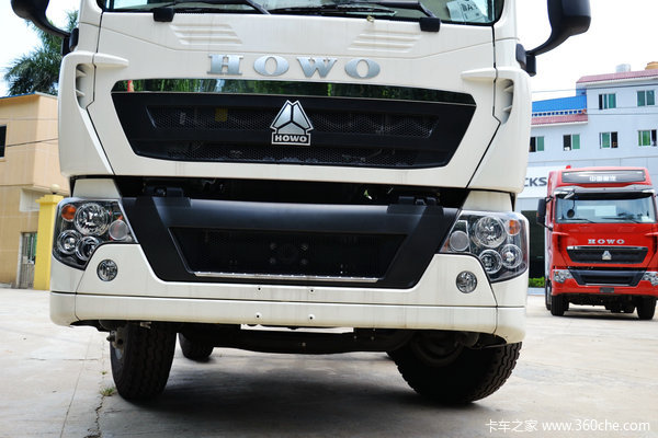 中国重汽 HOWO T5G重卡 280马力 8X4 载货车底盘(ZZ1317M466GD1)外观图（21/48）