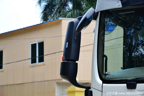 中国重汽 HOWO T5G重卡 280马力 8X4 载货车底盘(ZZ1317M466GD1)外观图（13/48）