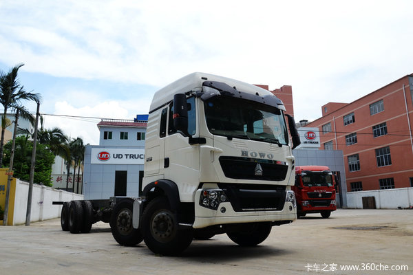中国重汽 HOWO T5G重卡 280马力 8X4 载货车底盘(ZZ1317M466GD1)外观图（8/48）