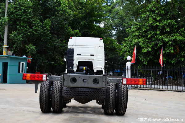 中国重汽 HOWO T5G重卡 280马力 8X4 载货车底盘(ZZ1317M466GD1)外观图（5/48）