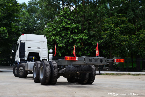 中国重汽 HOWO T5G重卡 280马力 8X4 载货车底盘(ZZ1317M466GD1)外观图（4/48）
