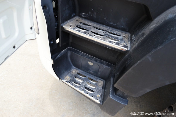 中国重汽 HOWO T5G重卡 280马力 8X4 载货车底盘(ZZ1317M466GD1)驾驶室图（6/45）
