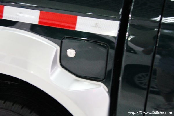 2013款郑州日产 D22 豪华型 2.4L汽油 四驱 双排皮卡外观图（30/30）