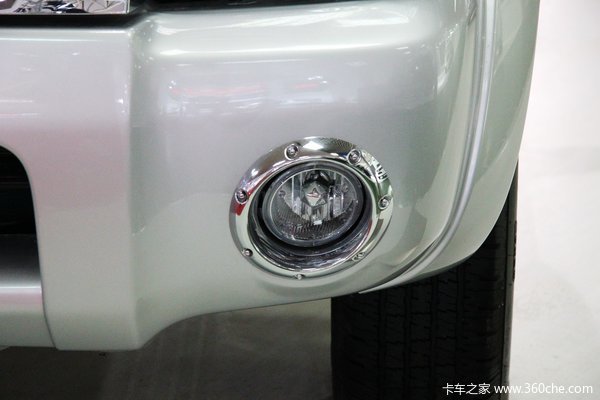 2013款郑州日产 D22 豪华型 2.4L汽油 四驱 双排皮卡外观图（14/30）