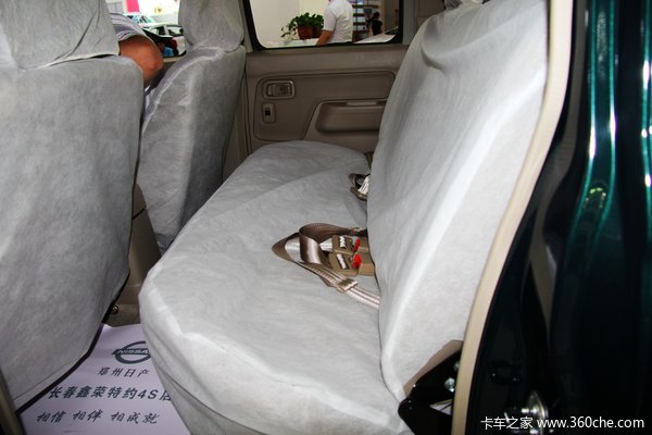 2013款郑州日产 D22 豪华型 2.4L汽油 四驱 双排皮卡驾驶室图（42/44）