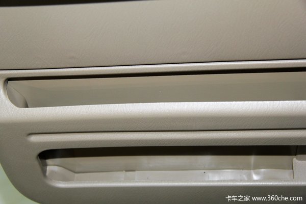 2013款郑州日产 D22 豪华型 2.4L汽油 四驱 双排皮卡驾驶室图（35/44）