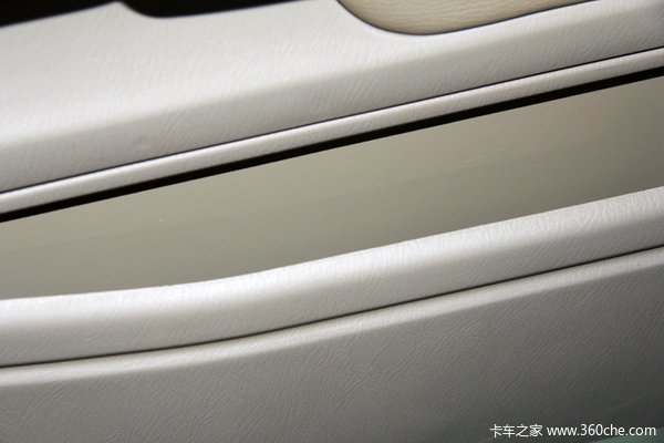2013款郑州日产 D22 豪华型 2.4L汽油 四驱 双排皮卡驾驶室图（34/44）
