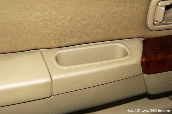 2013款郑州日产 D22 豪华型 2.4L汽油 四驱 双排皮卡驾驶室图（31/44）