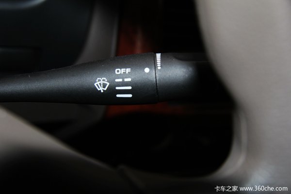 2013款郑州日产 D22 豪华型 2.4L汽油 四驱 双排皮卡驾驶室图（19/44）