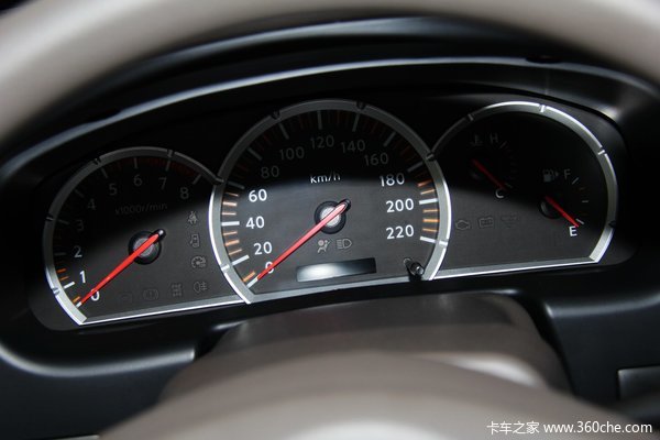2013款郑州日产 D22 豪华型 2.4L汽油 四驱 双排皮卡驾驶室图（17/44）